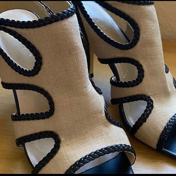 Tahari 7 1/2 M Black leather and Tan Heels - Picture 4 of 7